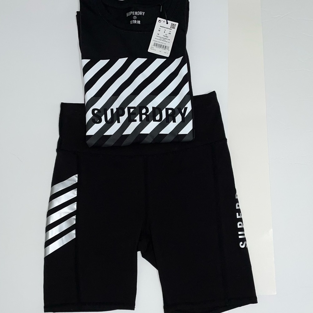 Superdry Women Active Lifestyle Short and Superdry Sport Tee /Size M